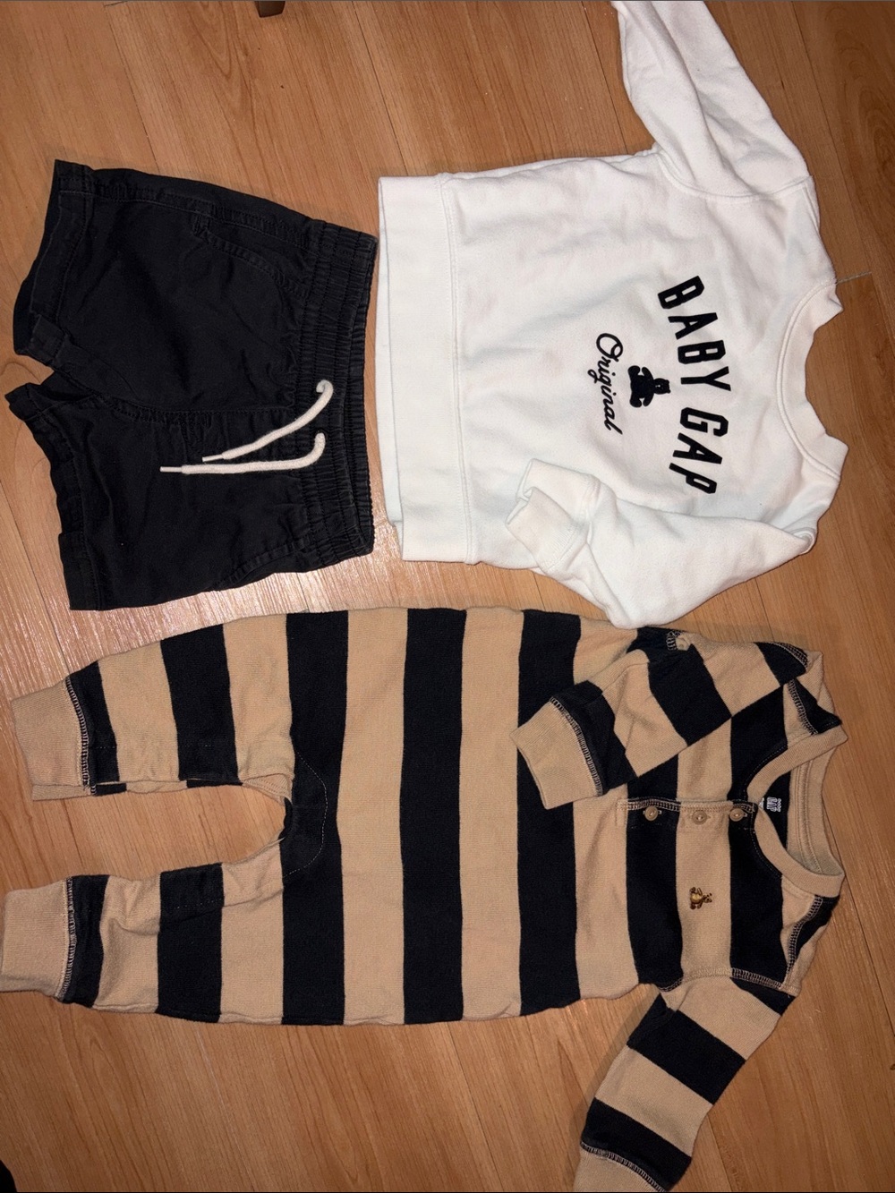 Baby Gap 6-12m outfits
